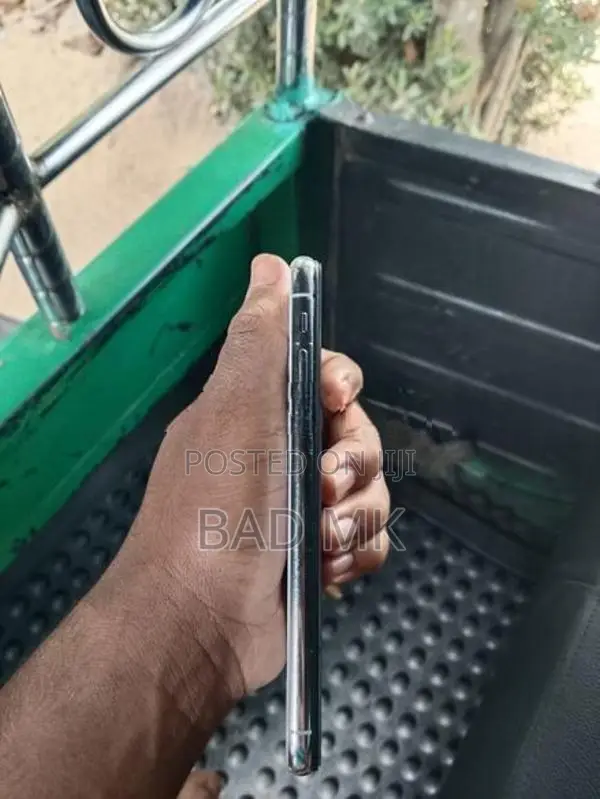 Apple iPhone X (Used)