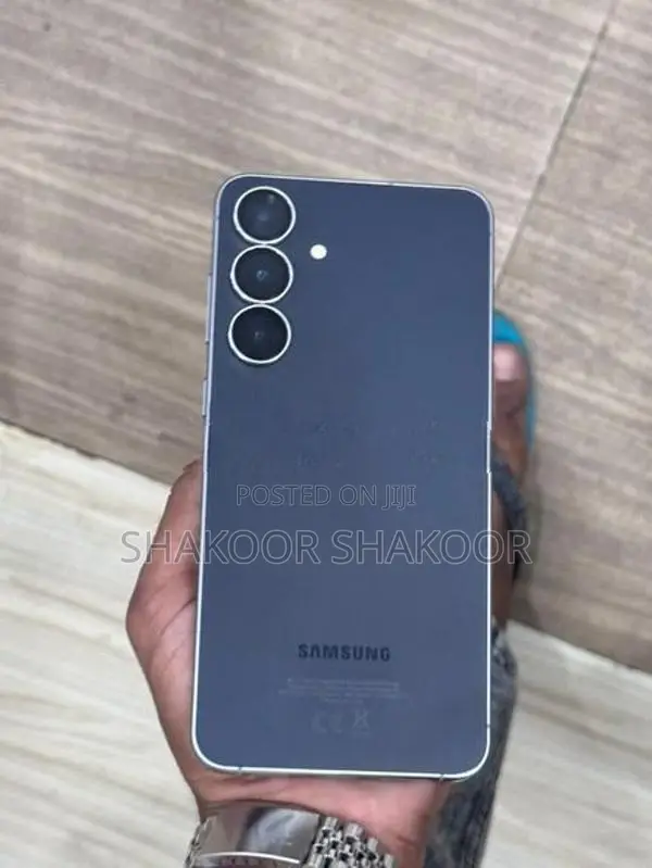 Samsung Galaxy S25 FE (Used)