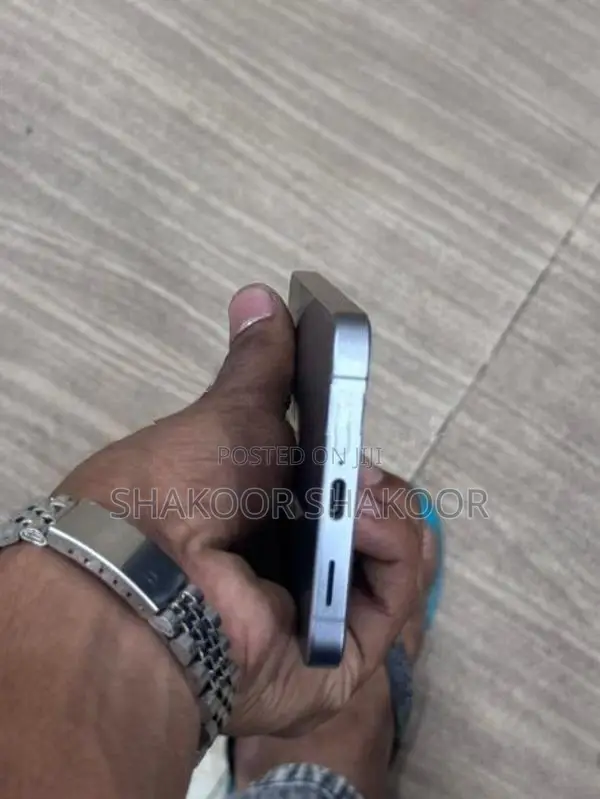 Samsung Galaxy S25 FE (Used)