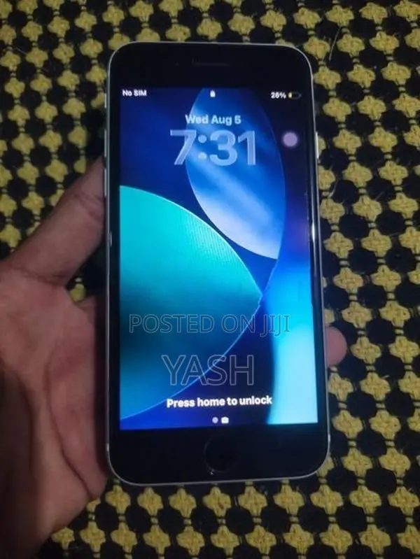 Apple iPhone SE 2 I phone 128 (Used)