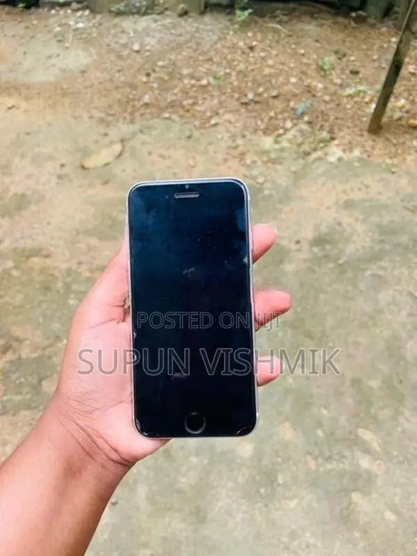 Apple iPhone SE 2 (Used)