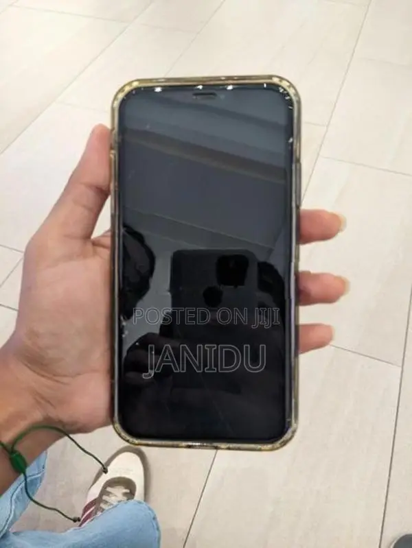 Apple iPhone XR 64GB (Used)