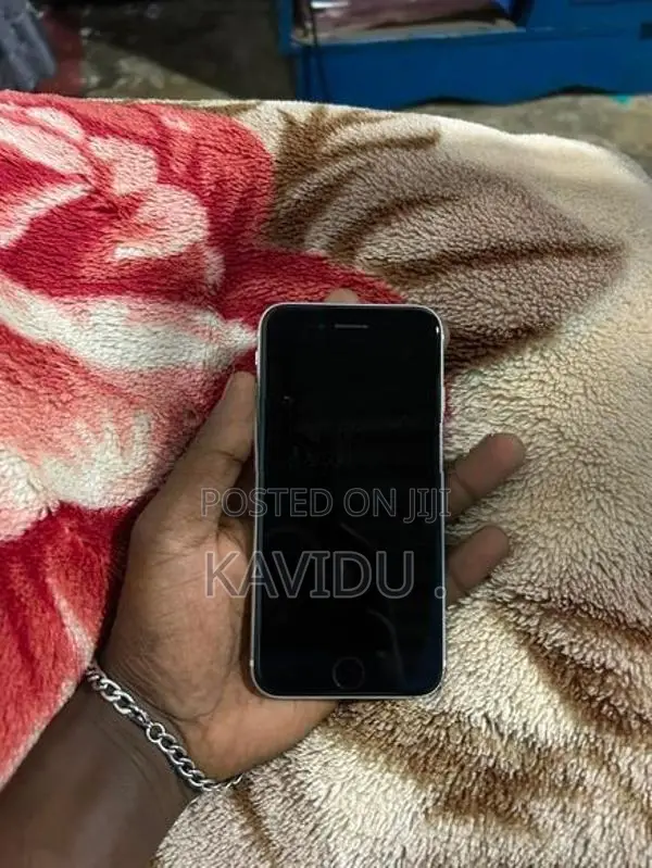Apple iPhone SE 2 128GB (Used)