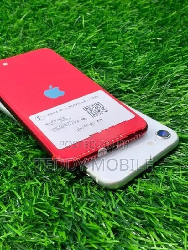 Apple iPhone SE 2 128GB (Used)