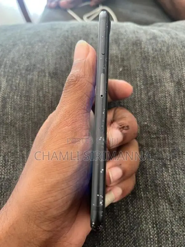 Apple iPhone SE 2 (Used)