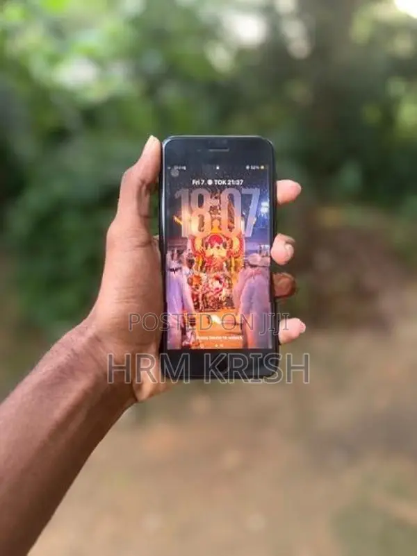 Apple iPhone SE 2 (Used)