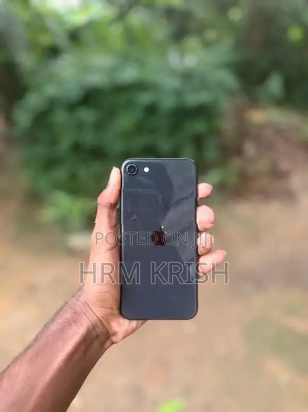 Apple iPhone SE 2 (Used)