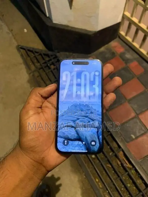 Apple iPhone 16 (Used)
