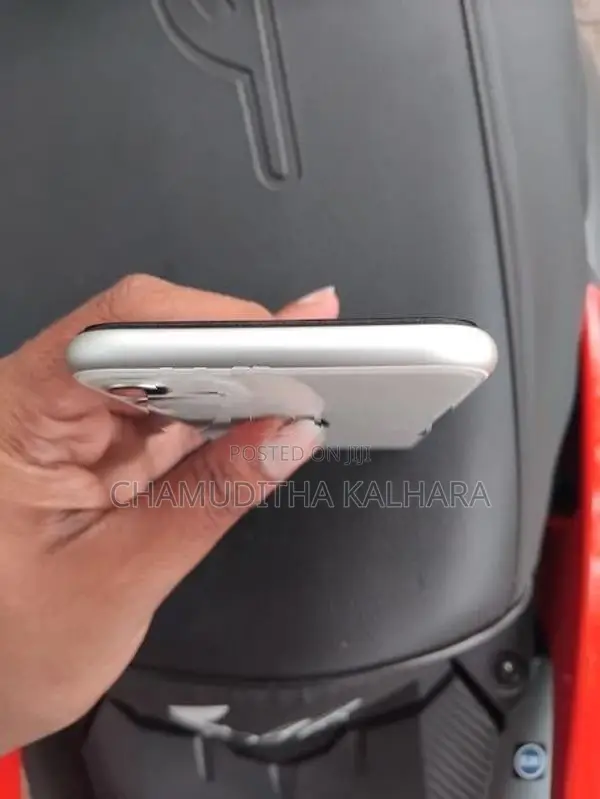 Apple iPhone 11 (Used)