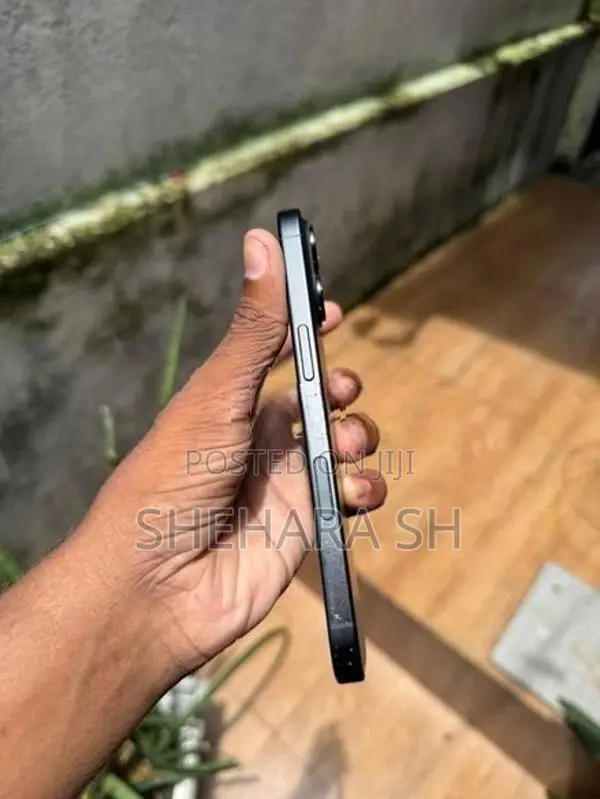 Apple iPhone 16 128GB (Used)