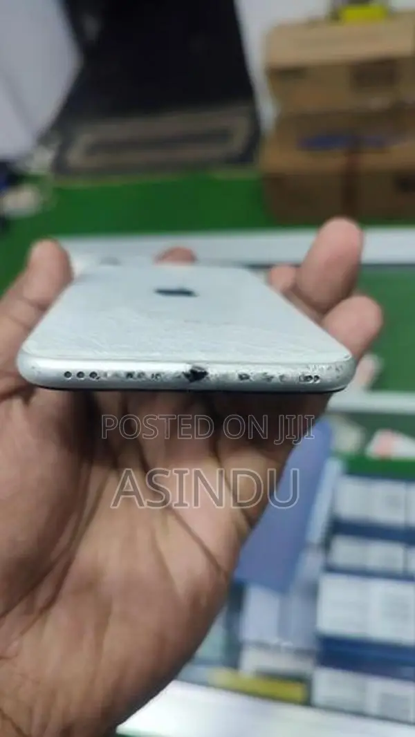 Apple iPhone SE 2 256GB (Used)