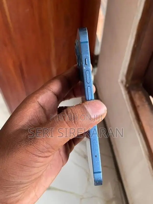 Apple iPhone 13 (Used)