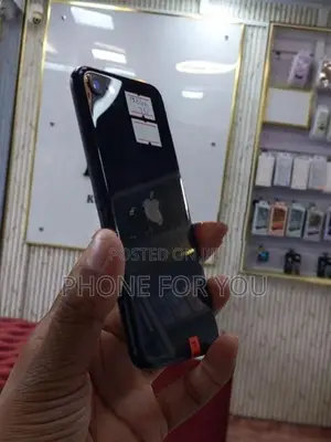Apple iPhone SE 2 (Used)