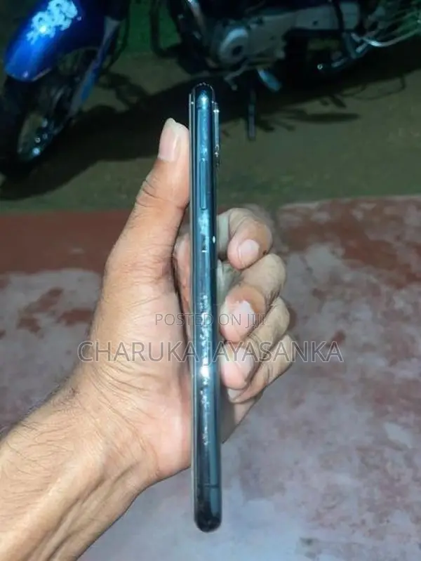 Apple iPhone X (Used)