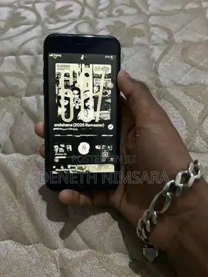 Apple iPhone SE 2 (Used)