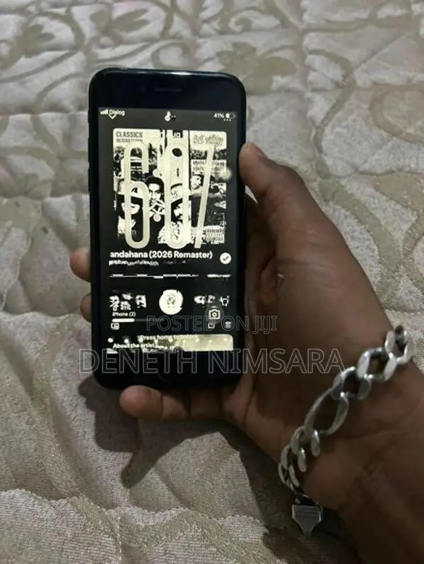 Apple iPhone SE 2 (Used)