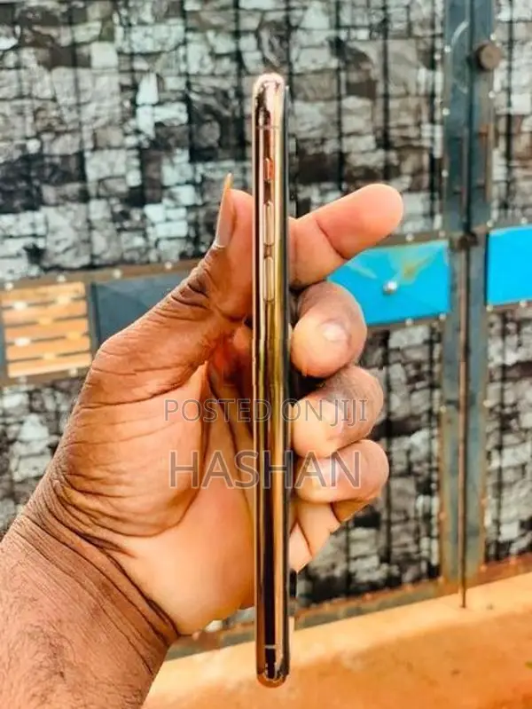 Apple iPhone 11 Pro Max 256GB (Used)