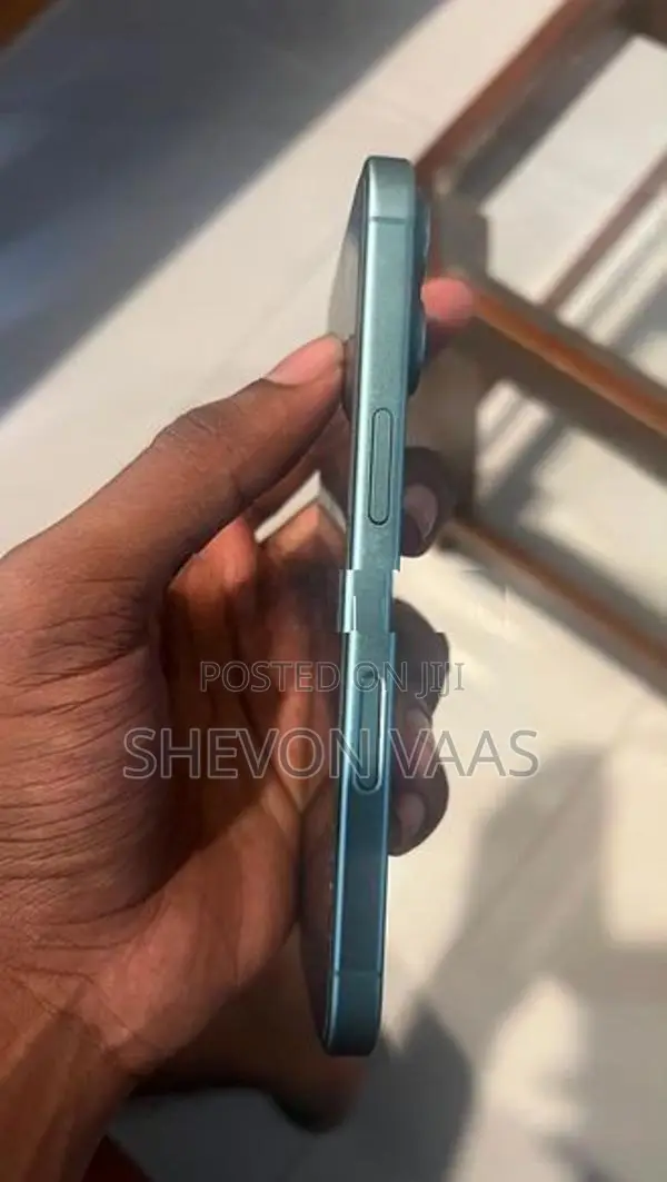 Apple iPhone 16 (Used)
