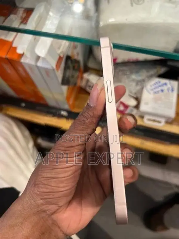 Apple iPhone 13 (Used)