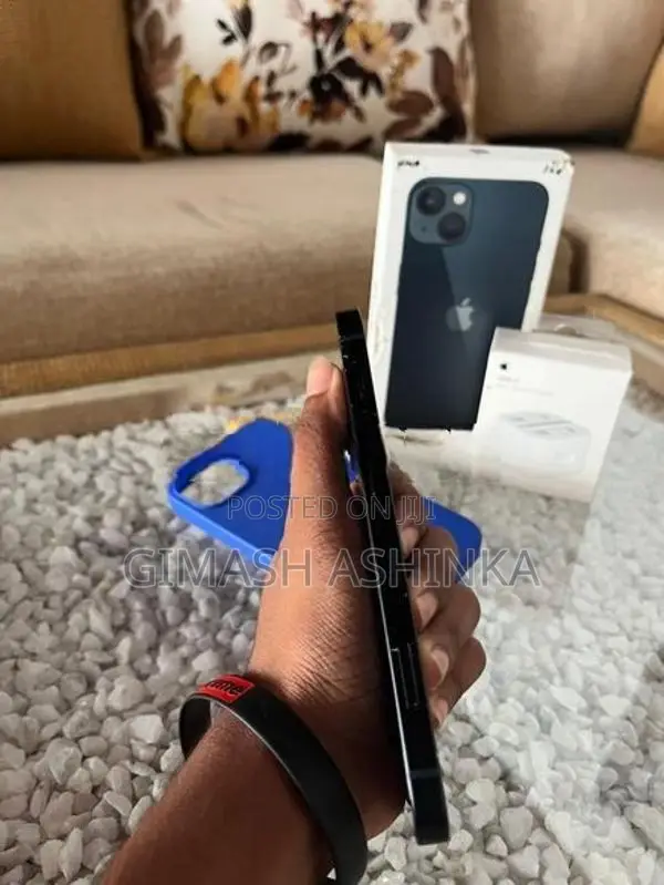 Apple iPhone 13 (Used)