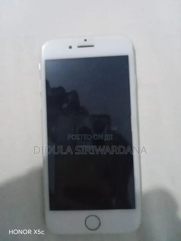 Apple iPhone 8 (Used)