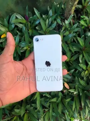 Apple iPhone SE 2 128 GB (Used)