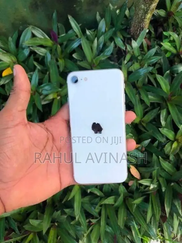 Apple iPhone SE 2 128 GB (Used)