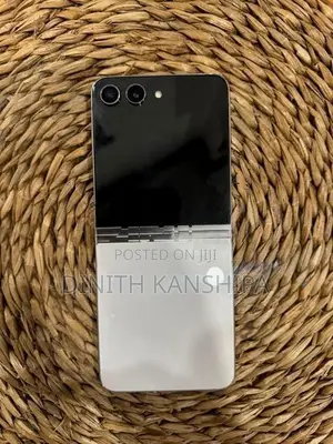 Samsung Galaxy Z Flip 5 (Used)