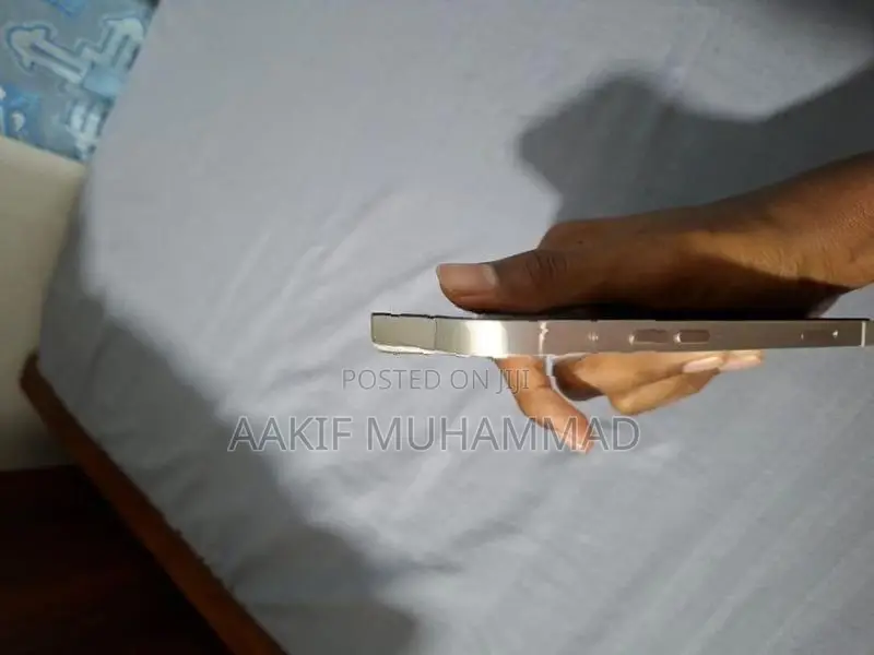 Apple iPhone 14 (Used)