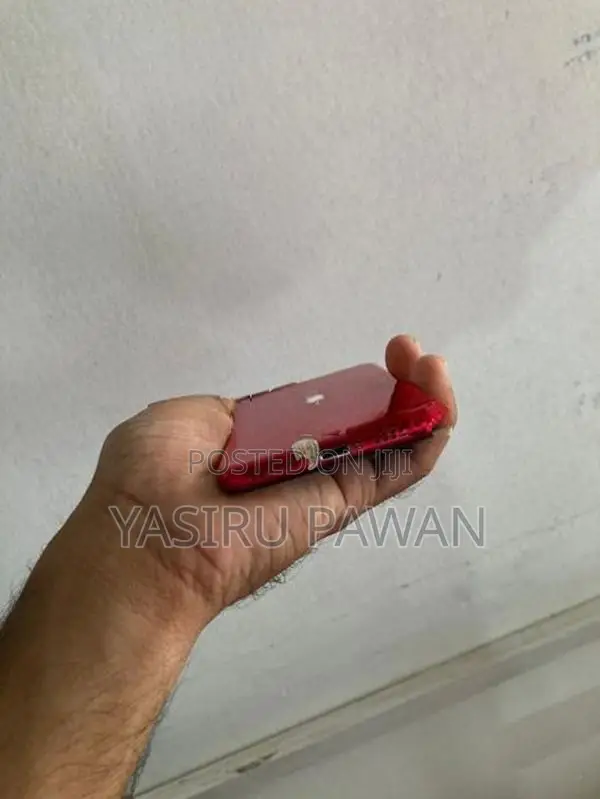 Apple iPhone SE 2 (Used)