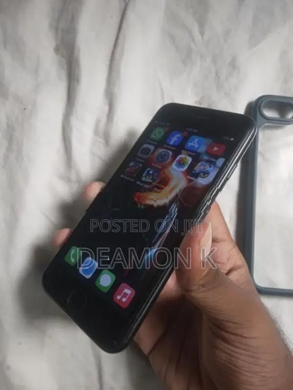 Apple iPhone 7 (Used)