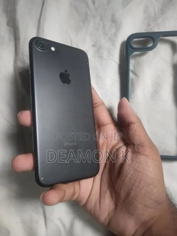 Apple iPhone 7 (Used)