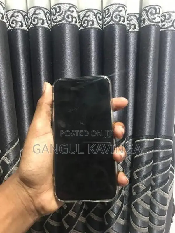 Apple iPhone X (Used)