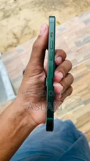 Apple iPhone 13 (Used)