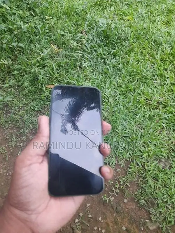 Apple iPhone 13 (Used)