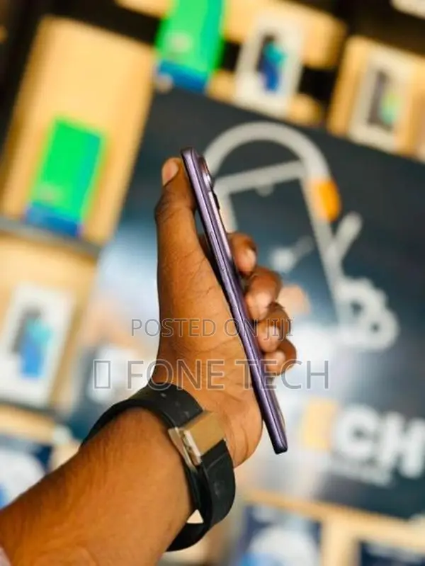 Vivo V40 8GB 128GB (Used)