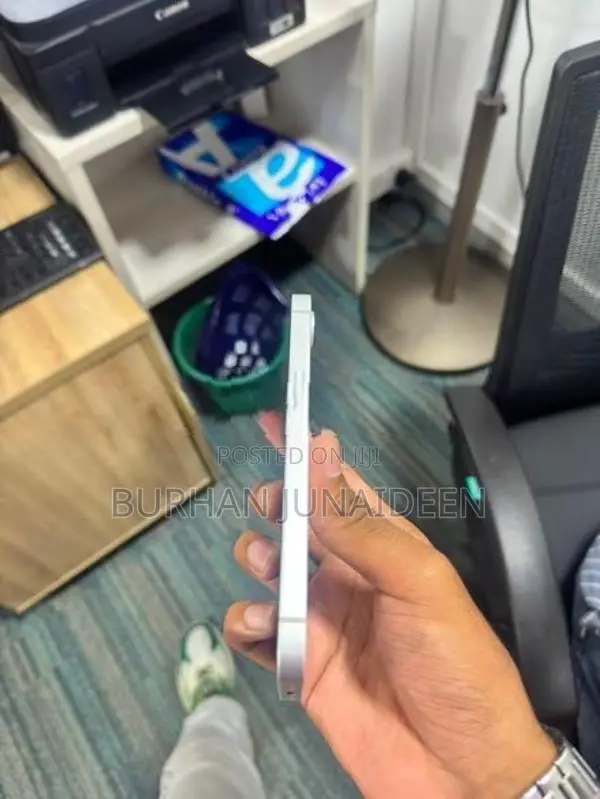Apple iPhone 16e (Used)