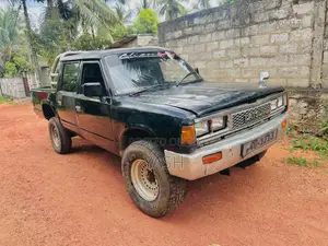 Nissan D21 1981 Crew Cab (Used)