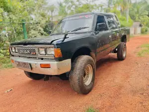 Nissan D21 1981 Crew Cab (Used)