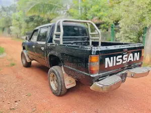 Nissan D21 1981 Crew Cab (Used)