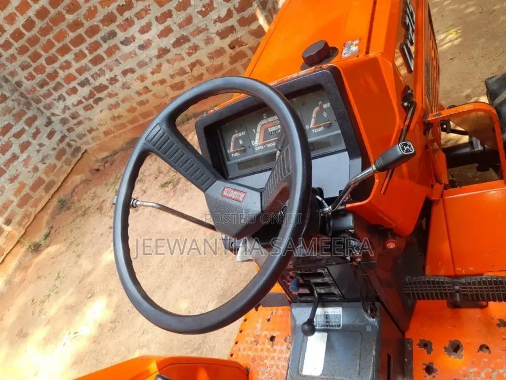 Kubota L1-215 2007 Tractor (Used)