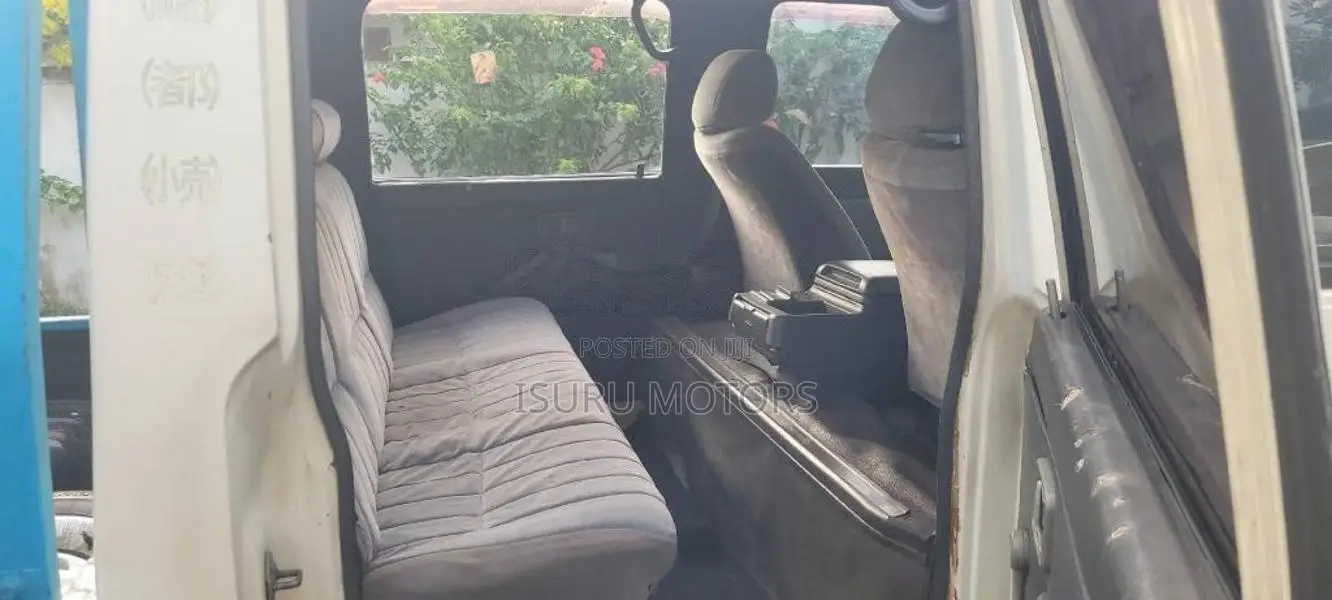 Mitsubishi CrewCab 1982 Crew Cab (Used)