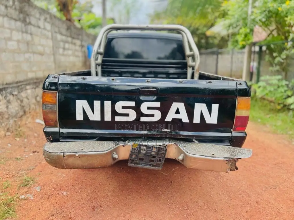 Nissan D21 1981 Crew Cab (Used)