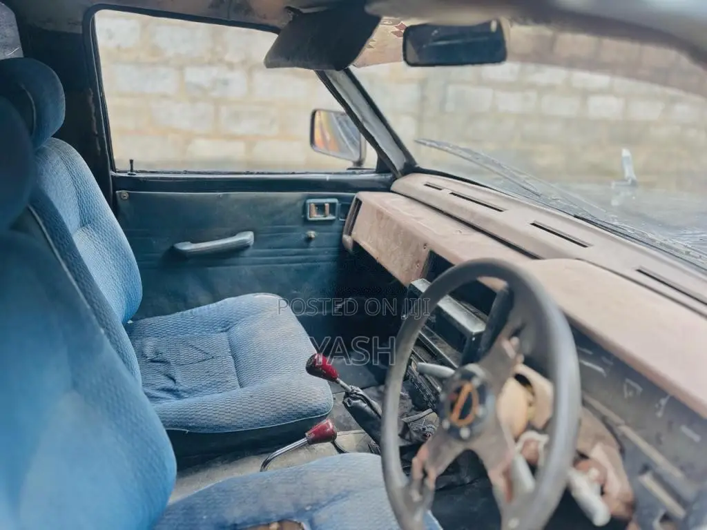 Nissan D21 1981 Crew Cab (Used)