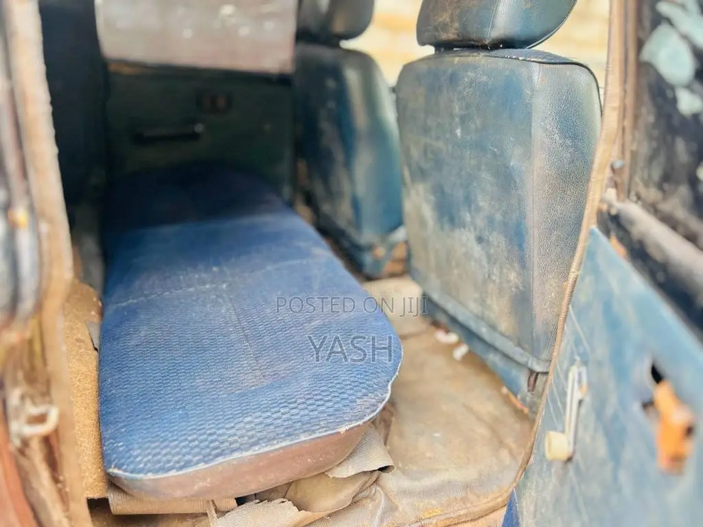 Nissan D21 1981 Crew Cab (Used)