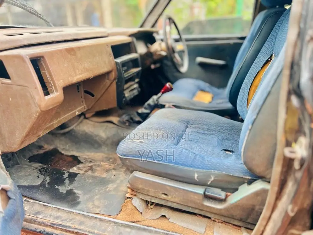 Nissan D21 1981 Crew Cab (Used)