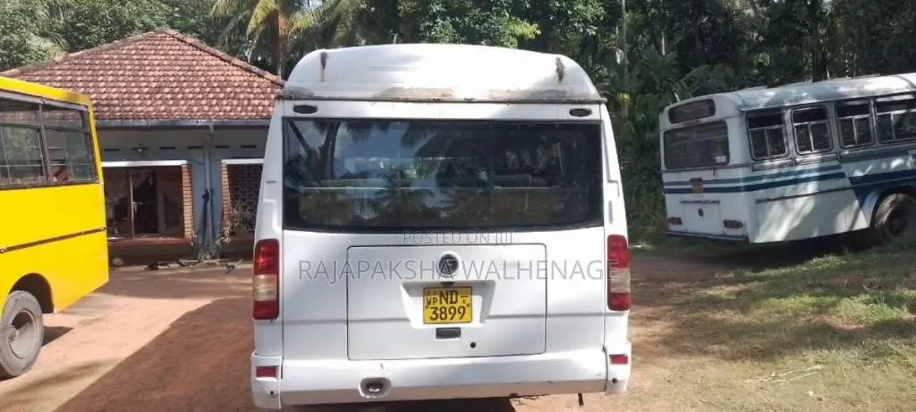 Force Traveller 2016 Bus (Used)
