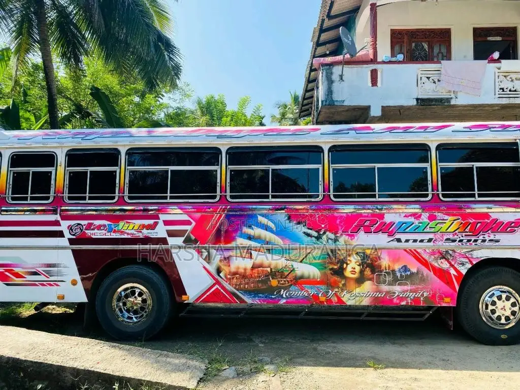 Ashok-Leyland Viking 2004 Bus (Used)