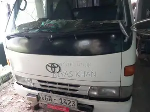 Toyota Toyota 1996 Crew Cab (Used)