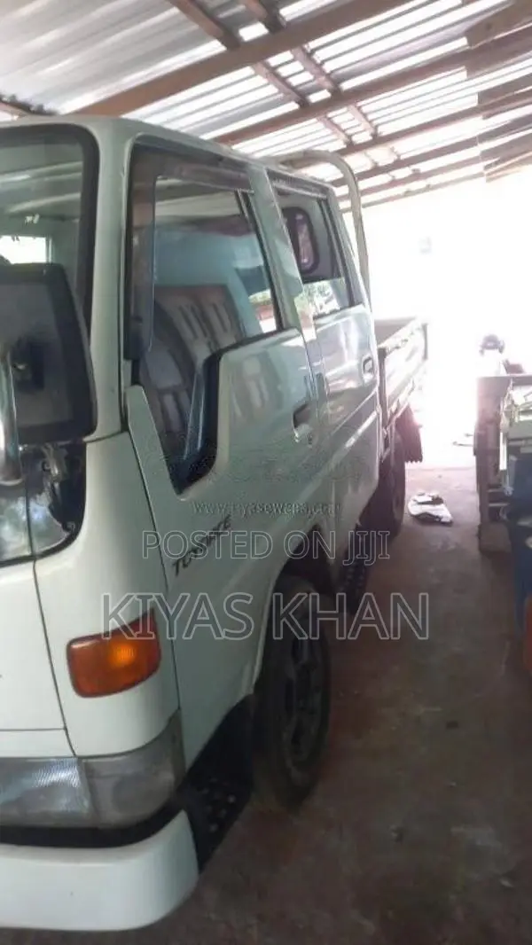 Toyota Toyota 1996 Crew Cab (Used)